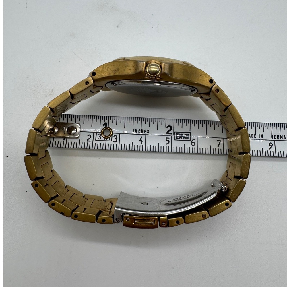 Citizen Eco-Drive WR100 Gold Tone Men's Watch E101-K17551 Day Date Solar - Picture 3 of 6